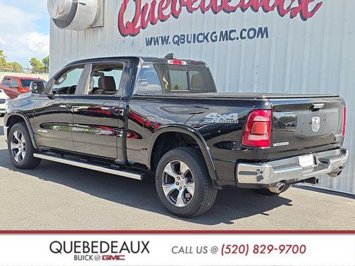 Diamond Black Crystal Pearlcoat 2019 RAM 1500 Laramie