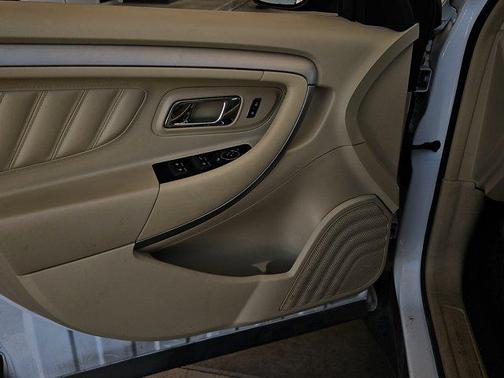 2016 Ford Taurus SE