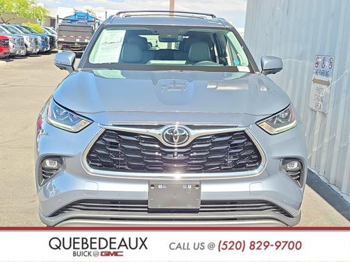 Moon Dust 2023 Toyota Highlander Platinum
