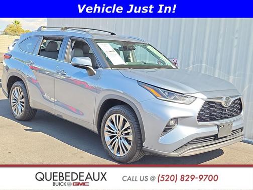 Moon Dust 2023 Toyota Highlander Platinum