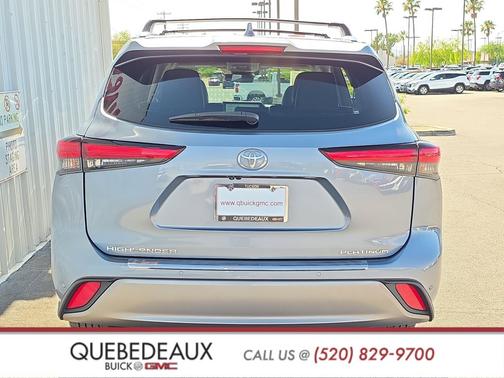 Moon Dust 2023 Toyota Highlander Platinum
