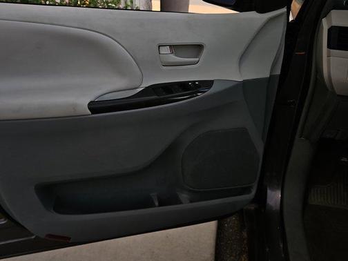 2014 Toyota Sienna LE