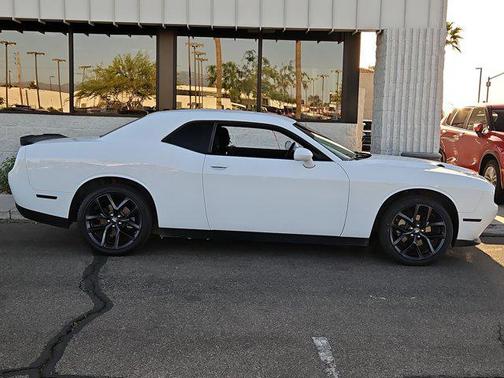 2022 Dodge Challenger SXT