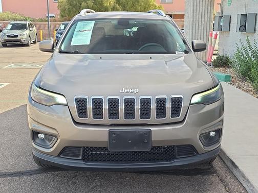 Light Brownstone Pearlcoat 2019 Jeep Cherokee Latitude