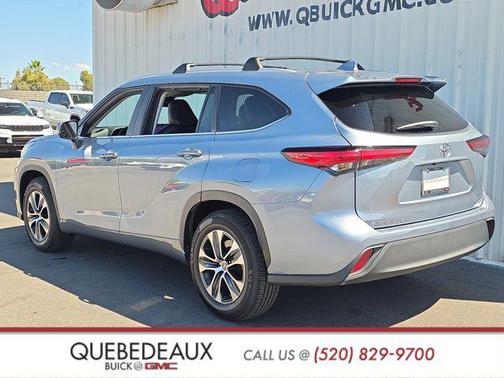 Moon Dust 2023 Toyota Highlander XLE