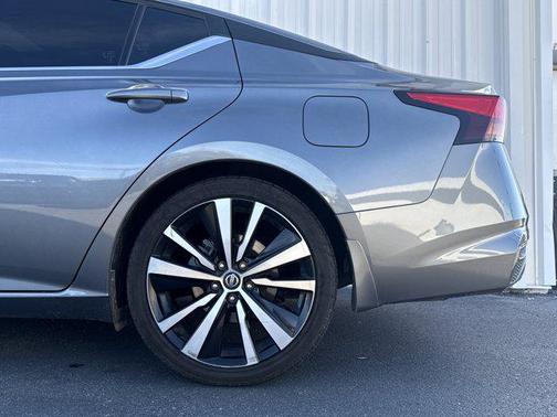 2020 Nissan Altima SR FWD