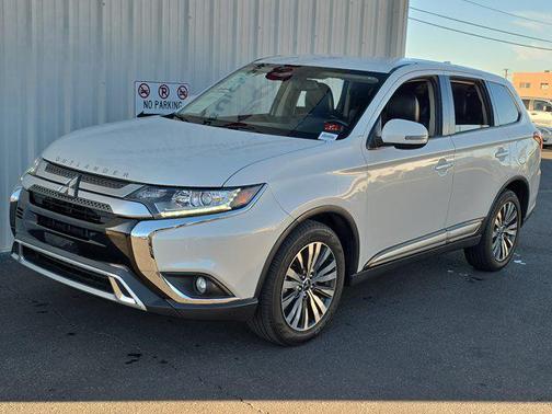 2020 Mitsubishi Outlander SE