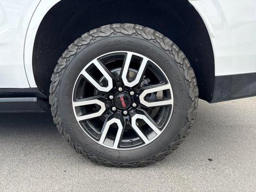 2022 GMC Yukon 4WD AT4
