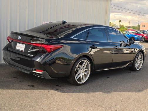 2020 Toyota Avalon Hybrid XSE