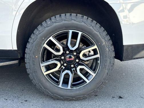 2022 GMC Yukon 4WD AT4