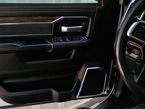 2021 RAM 3500 Laramie Crew Cab 4x4 8' Box