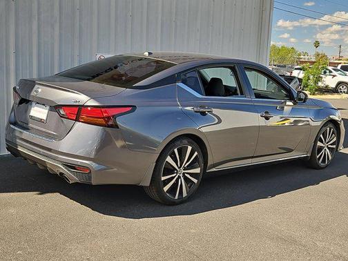 2022 Nissan Altima SR FWD
