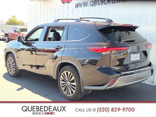 Amber 2020 Toyota Highlander Platinum