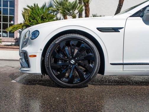 Glacier White 2026 Bentley Flying Spur