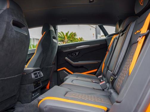 2024 Lamborghini Urus Performante