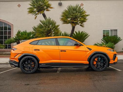 2024 Lamborghini Urus Performante