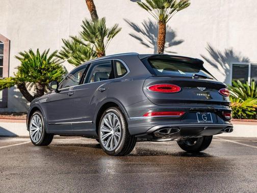 2025 Bentley Bentayga Atelier
