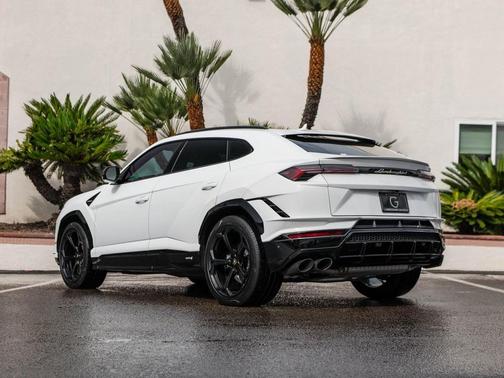 2024 Lamborghini Urus S