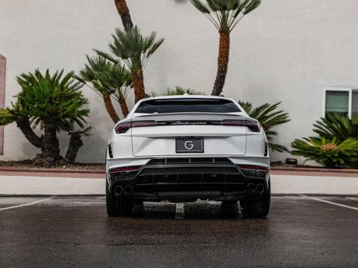 2024 Lamborghini Urus S