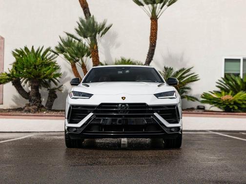 2024 Lamborghini Urus S