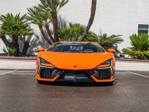 2025 Lamborghini Revuelto 