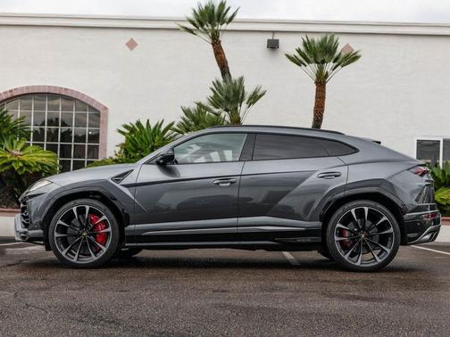 2020 Lamborghini Urus Base