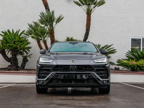 2020 Lamborghini Urus Base
