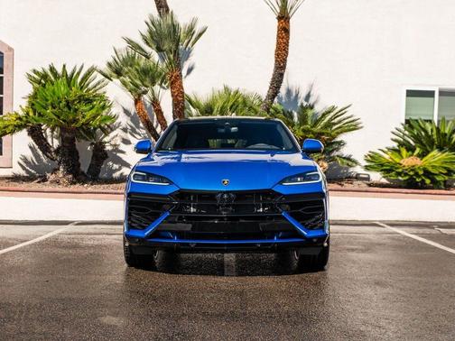 Blu Eleos Metallic 2025 Lamborghini Urus SE