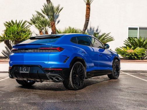 Blu Eleos Metallic 2025 Lamborghini Urus SE