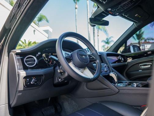 2023 Bentley Bentayga Hybrid 