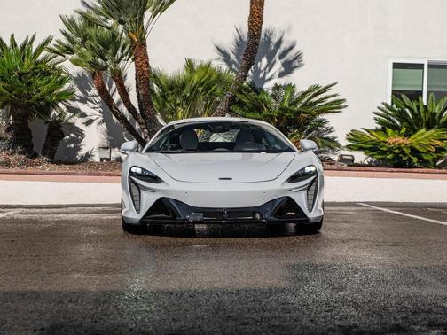 2023 McLaren Artura TechLux