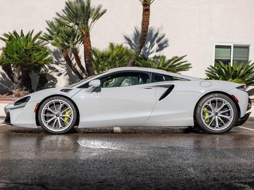 Cirrus Gray 2023 McLaren Artura TechLux