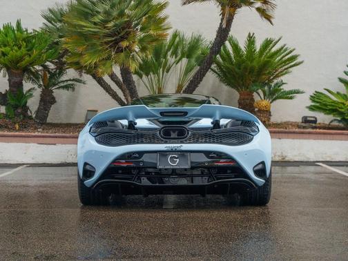 2025 McLaren 750S Coupe