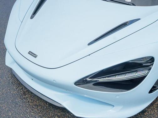 2025 McLaren 750S Coupe