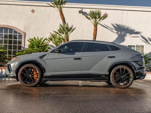 2024 Lamborghini Urus S