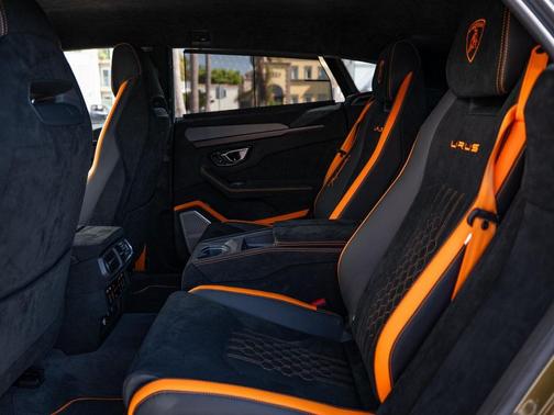 2023 Lamborghini Urus Performante