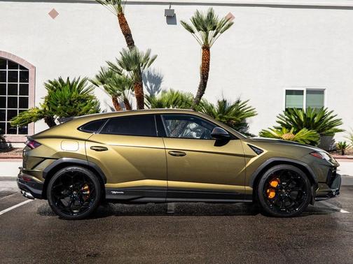 2023 Lamborghini Urus Performante