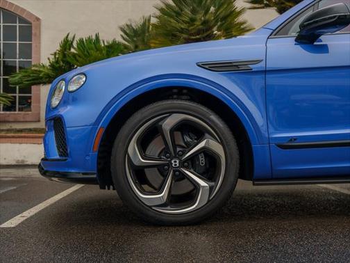 2022 Bentley Bentayga V8