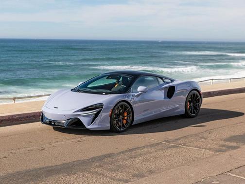 2026 McLaren Artura 