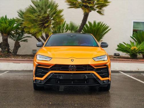 2022 Lamborghini Urus Pearl Capsule