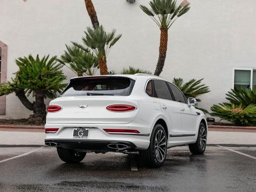 2025 Bentley Bentayga V8