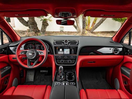 2025 Bentley Bentayga V8