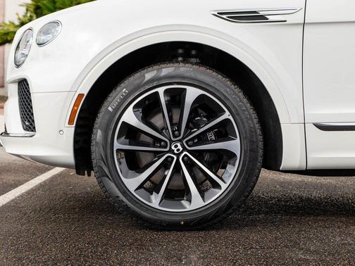 2025 Bentley Bentayga V8