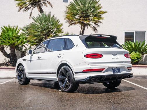 2025 Bentley Bentayga V8