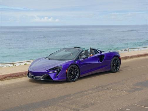 2025 McLaren Artura Performance