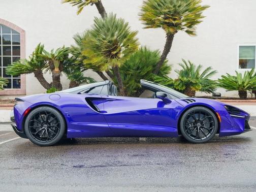 2025 McLaren Artura Performance