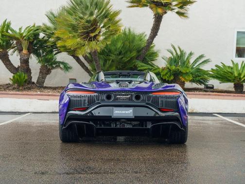 2025 McLaren Artura Performance