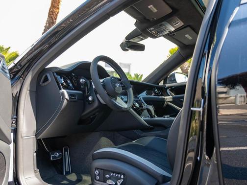 Beluga 2025 Bentley Flying Spur Speed