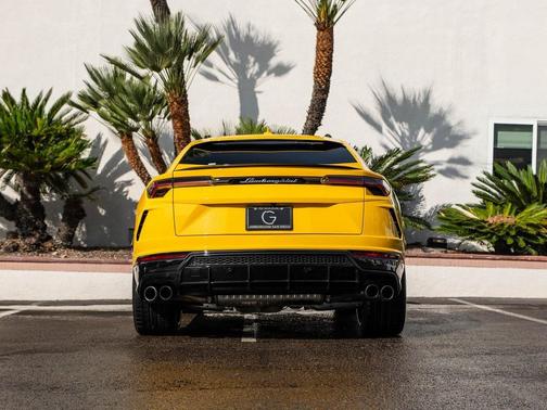 2019 Lamborghini Urus 