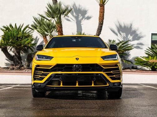 2019 Lamborghini Urus 